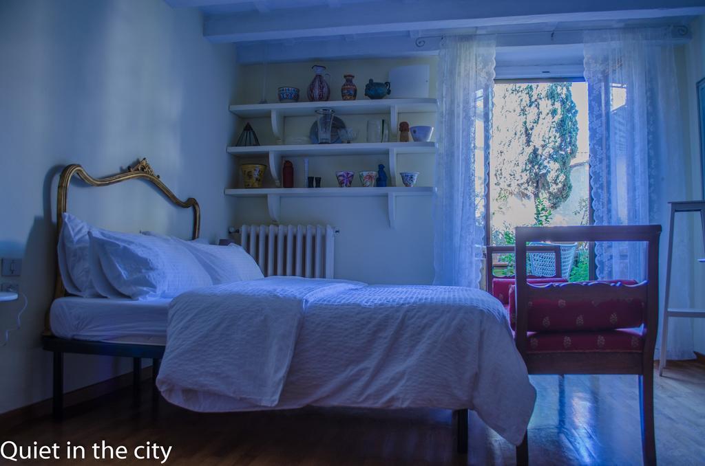 Apartments Quiet In The City Florence Room photo