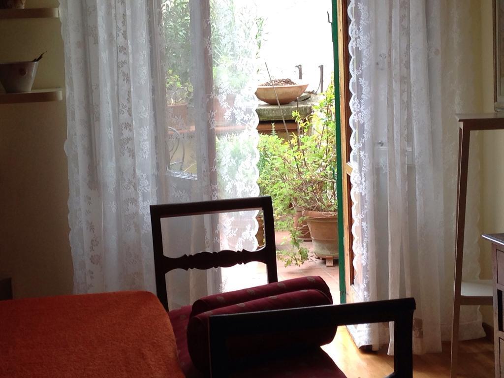Apartments Quiet In The City Florence Room photo